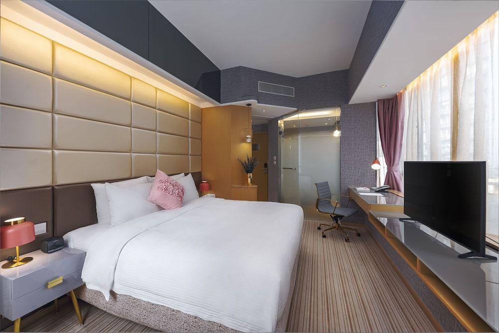 The Mercer Studio Executive 4