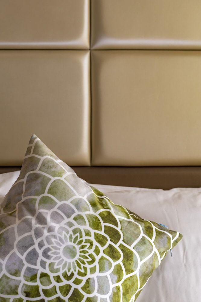 The Mercer Studio Executive 5