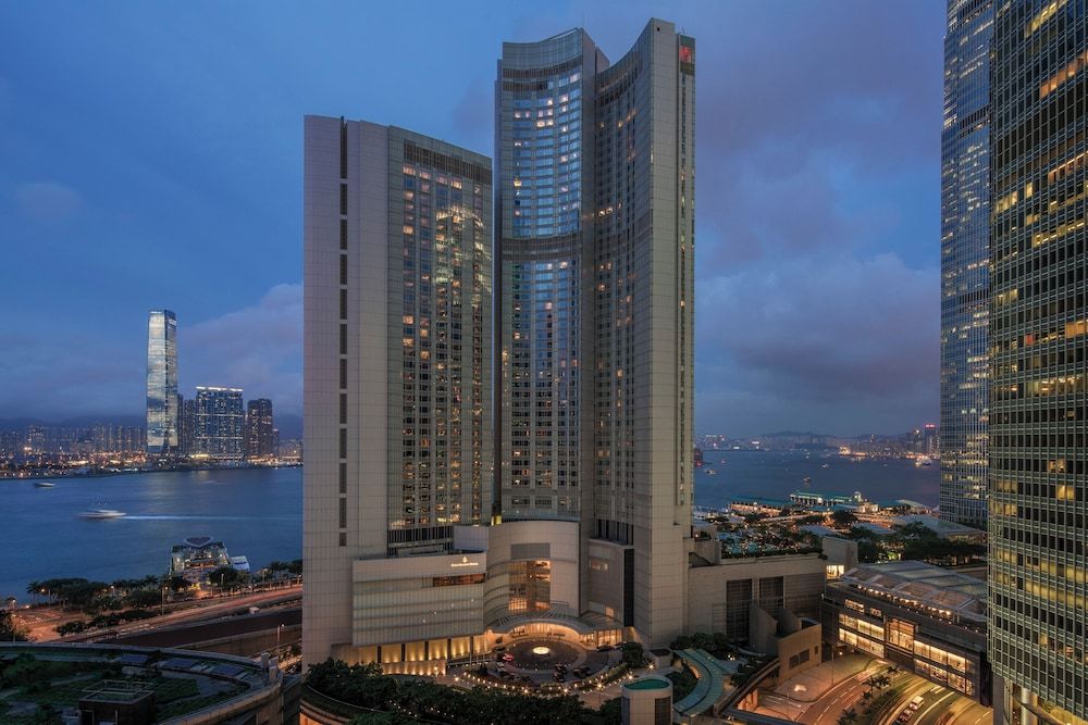 undefined Four Seasons Hotel Hong Kong 7