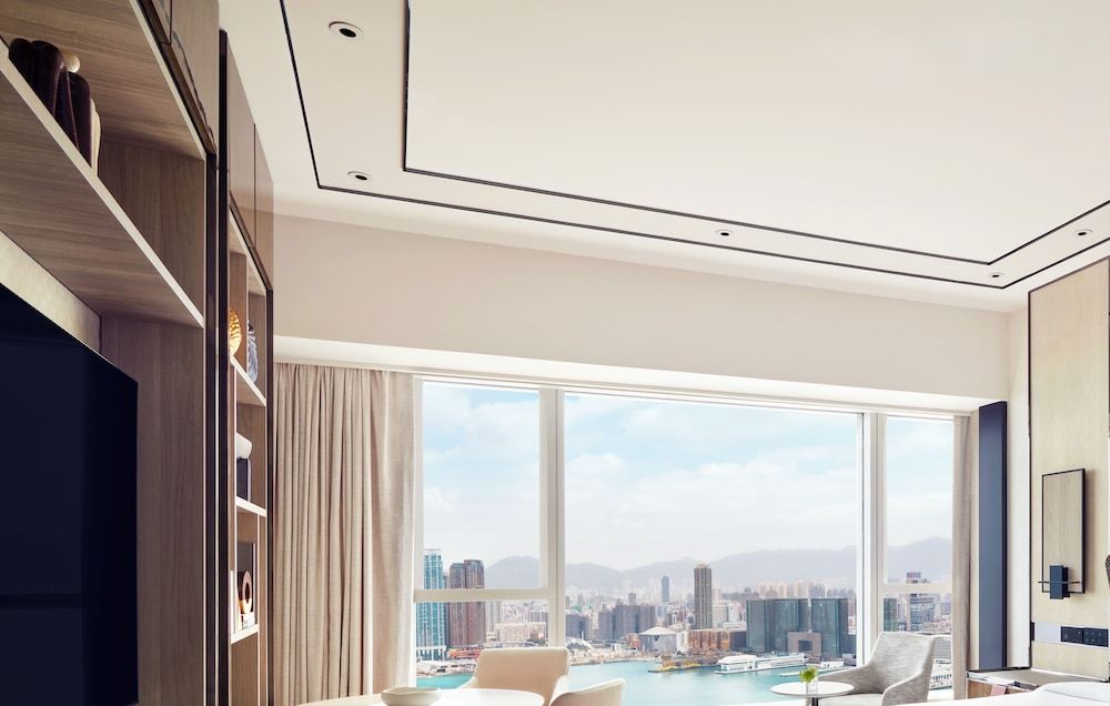 Four Seasons Hotel Hong Kong Superior Room, Non Smoking, Harbor View 6