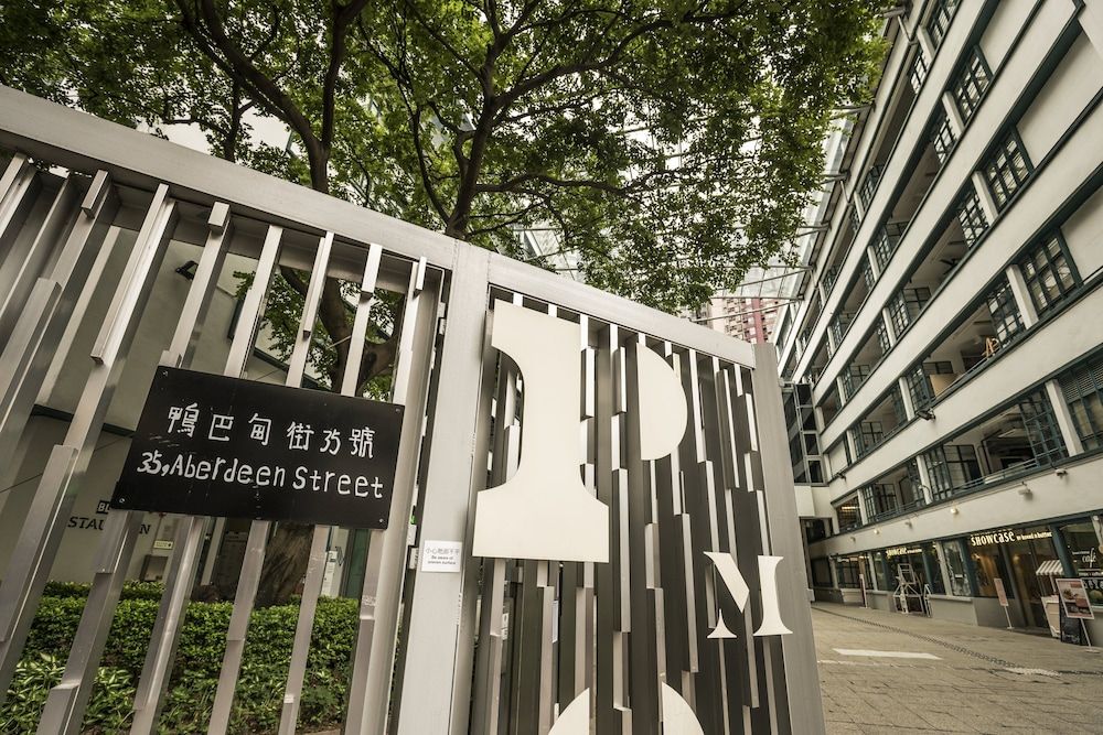 undefined Four Seasons Hotel Hong Kong 5