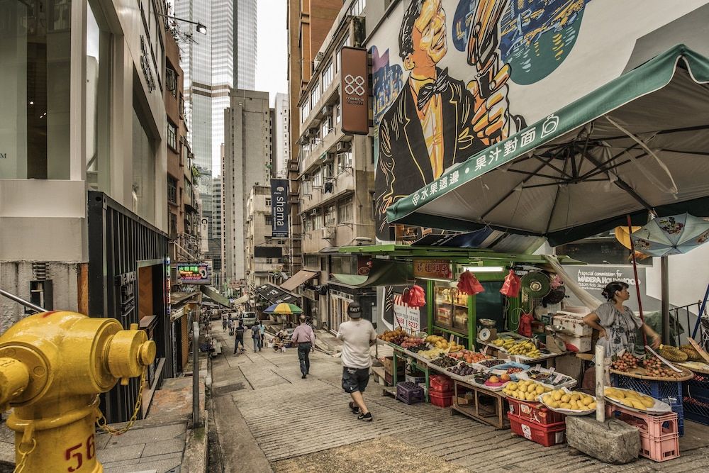 undefined Four Seasons Hotel Hong Kong 3