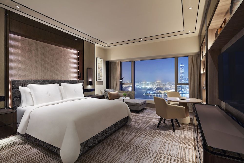 undefined Four Seasons Hotel Hong Kong 10