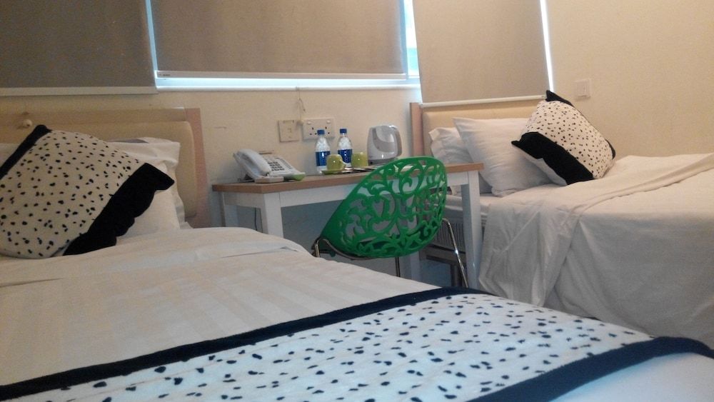 Harbour Inn Standard Twin Room 2