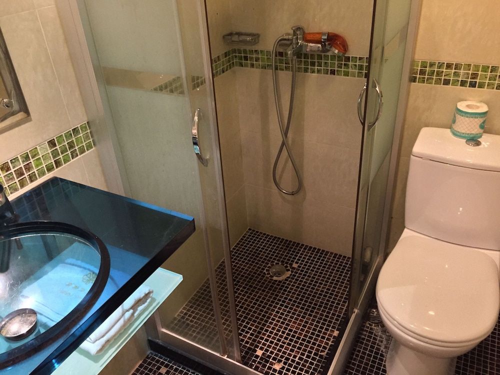 undefined Harbour Inn 5