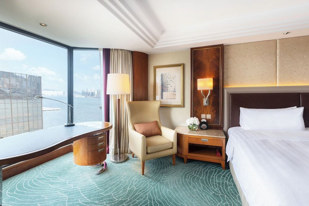 Horizon Club Deluxe Side Harbour View King Room with Club Lounge Access