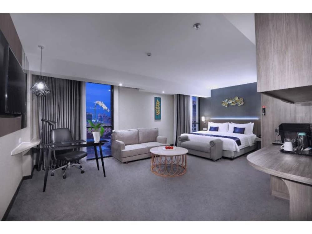 Aston Inn Pandanaran - Semarang Executive Suite 4