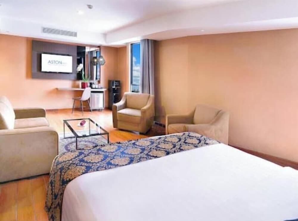 Aston Inn Pandanaran - Semarang Deluxe Room 2