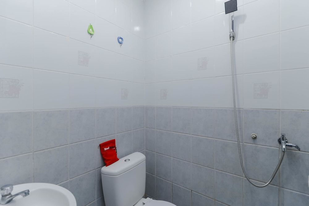 RedDoorz Plus near Batam City Square Double Room 8