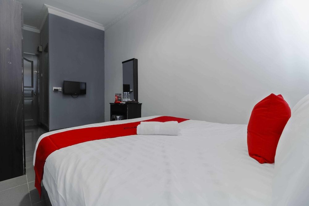 undefined RedDoorz Plus near Batam City Square 4