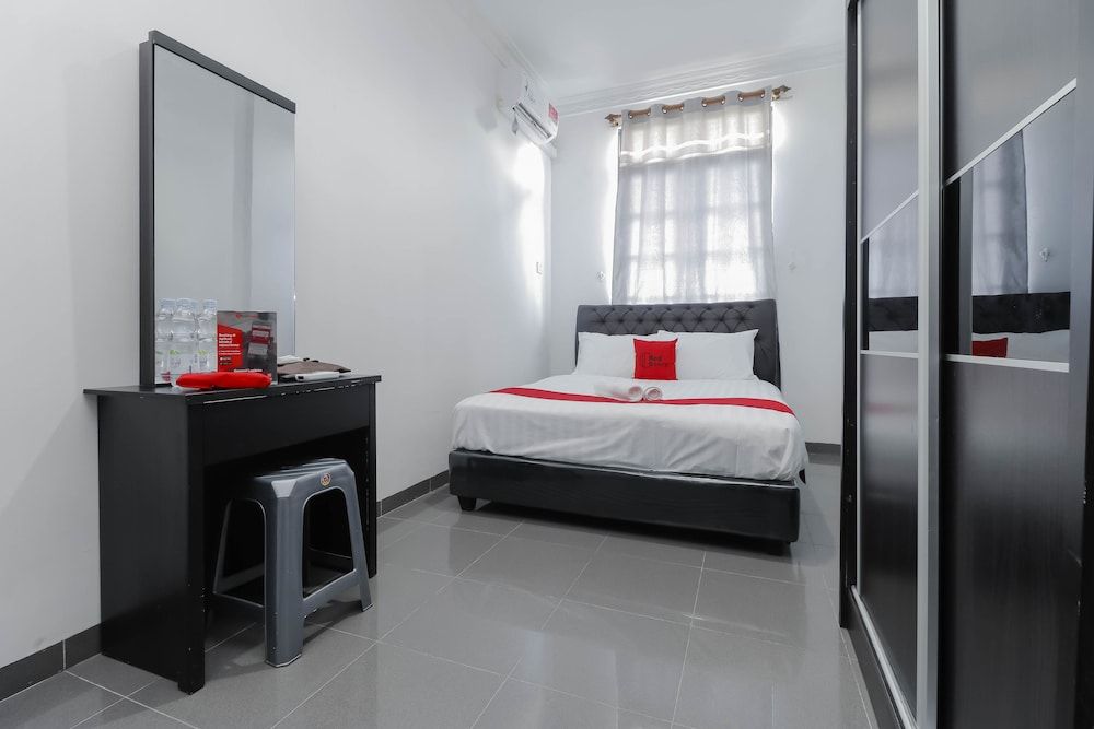 undefined RedDoorz Plus near Batam City Square 8