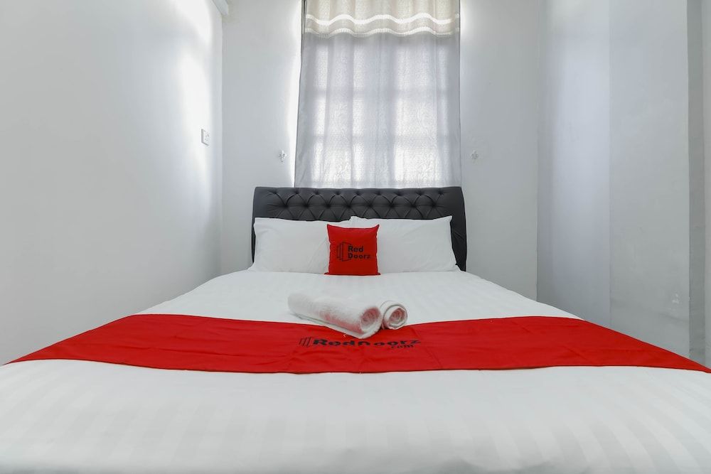 undefined RedDoorz Plus near Batam City Square