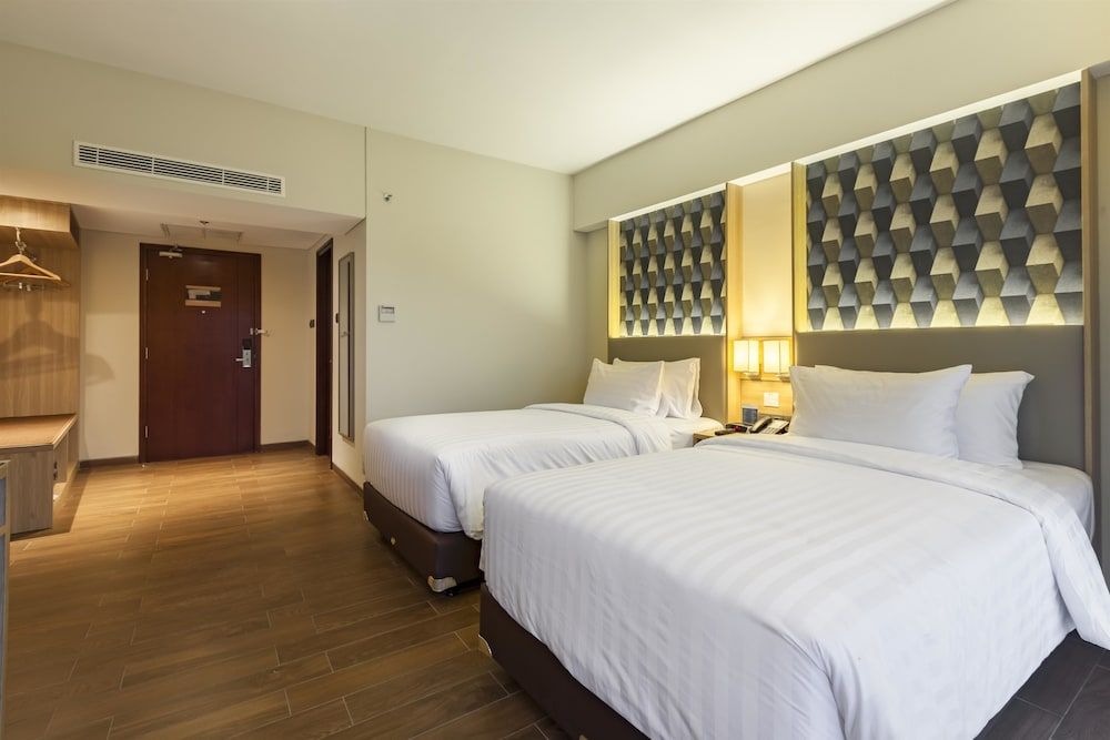 Deluxe Room, 1 Queen Bed, Non Smoking, Balcony