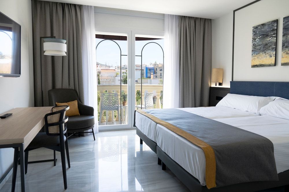 Hotel URH Sitges Playa Double Room, Pool View