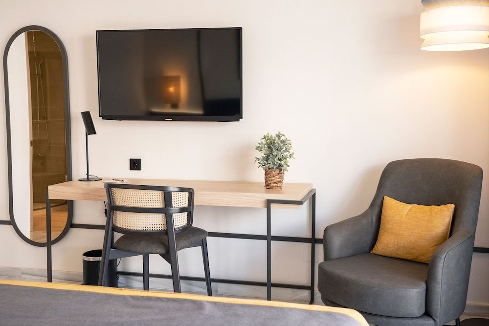 Hotel URH Sitges Playa Superior Single Room, Partial Sea View 8