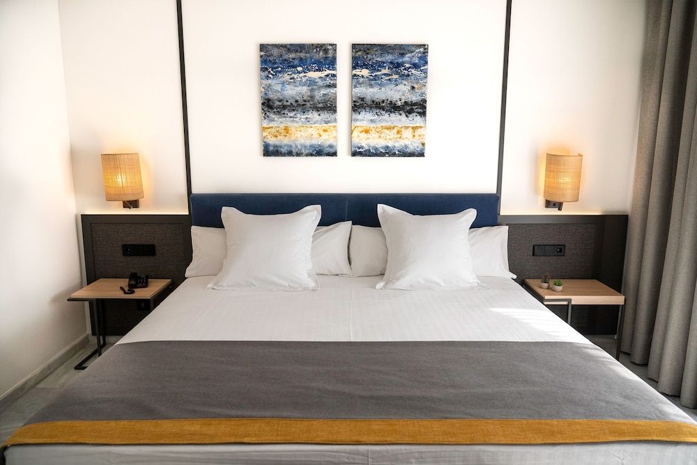 Hotel URH Sitges Playa Superior Single Room, Partial Sea View 2