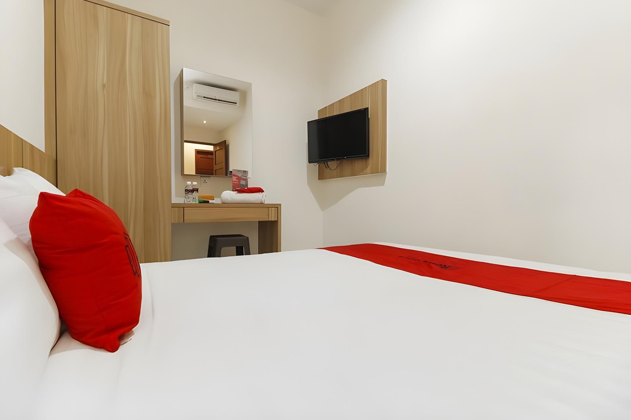 RedDoorz @ Nagoya Indah Batam Standard Room No Window