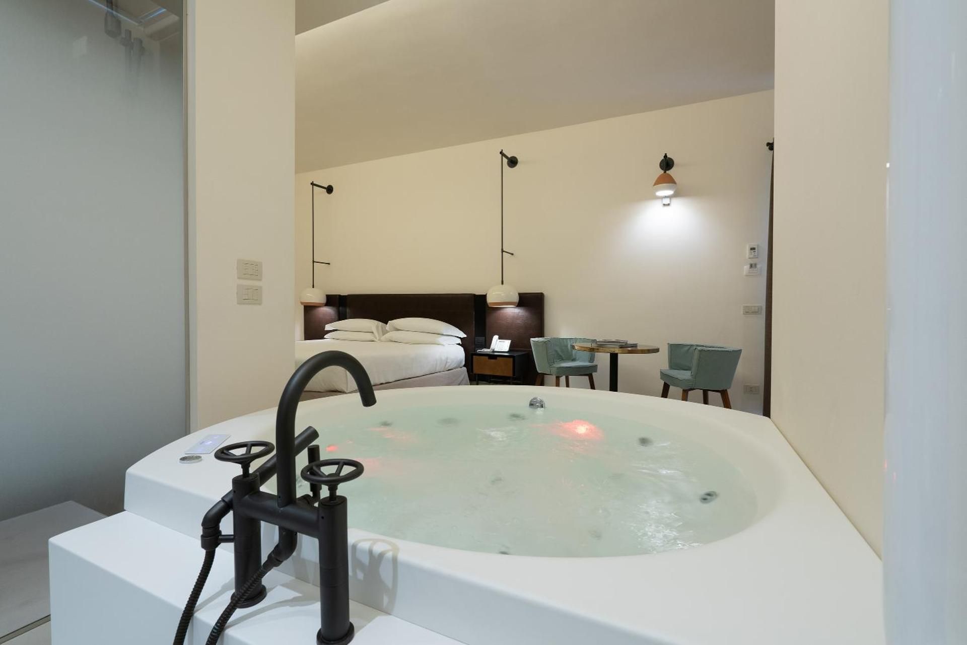 Deluxe Suite with Spa Bath