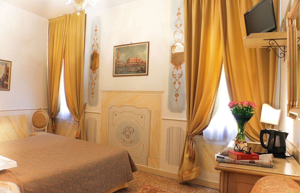 undefined Apostoli Palace