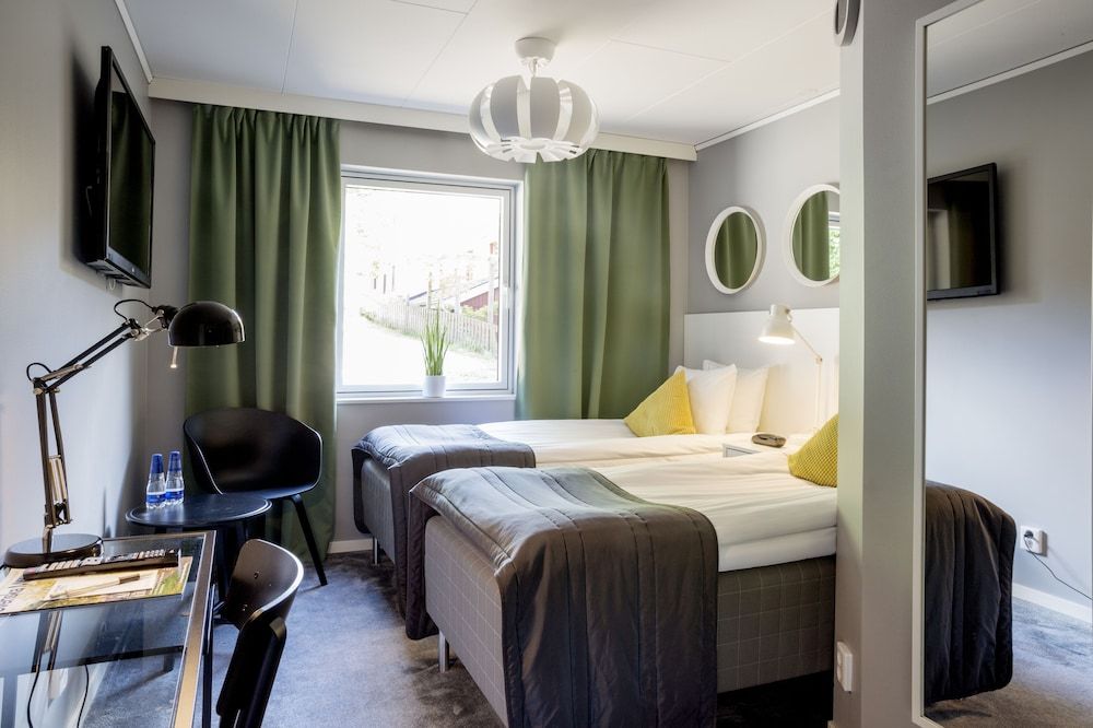 Welcome Hotel Twin Room (no pool/spa included) 2