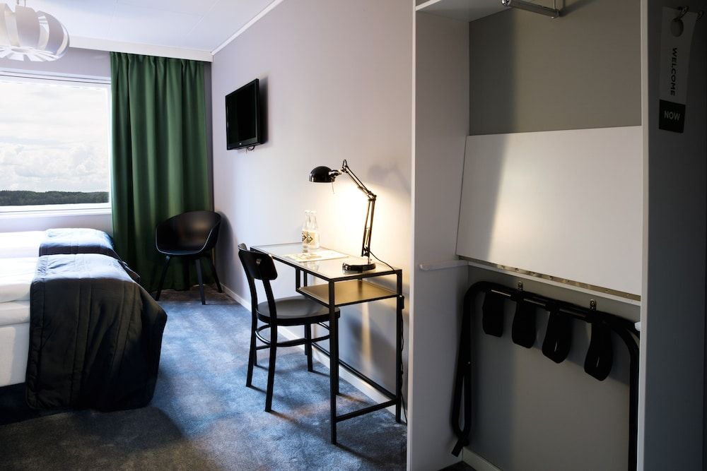 Welcome Hotel Twin Room (no pool/spa included) 5