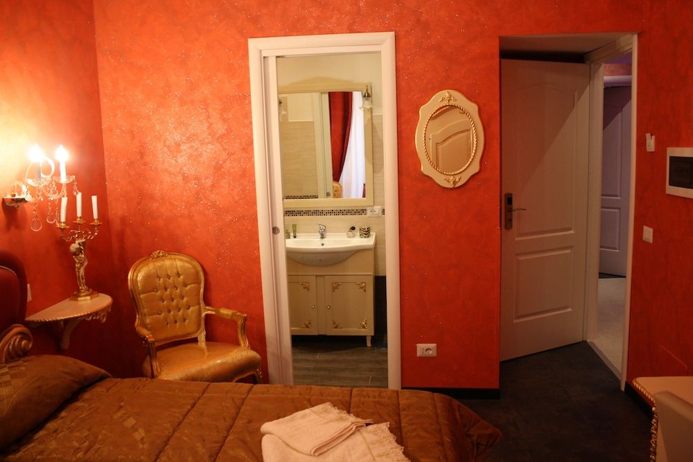 Pope's Suites Junior Double Room (Rosso / Beige) 25