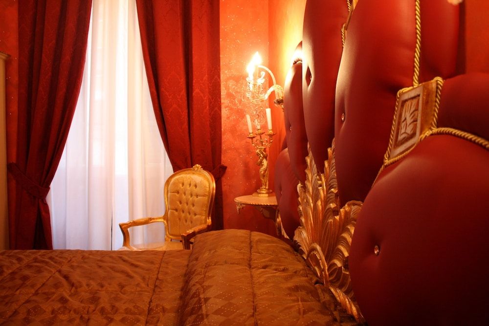 Pope's Suites Junior Double Room (Rosso / Beige) 29