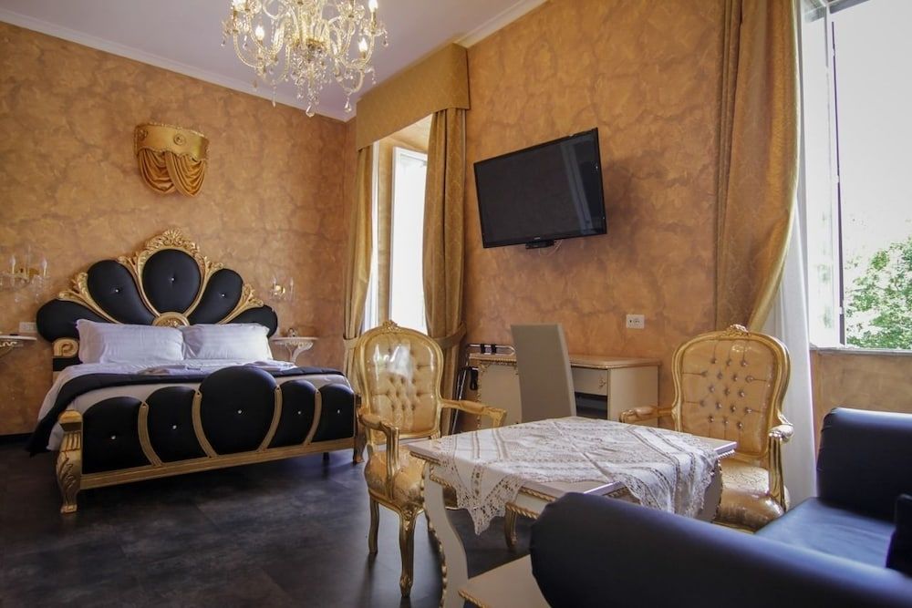 undefined Pope's Suites