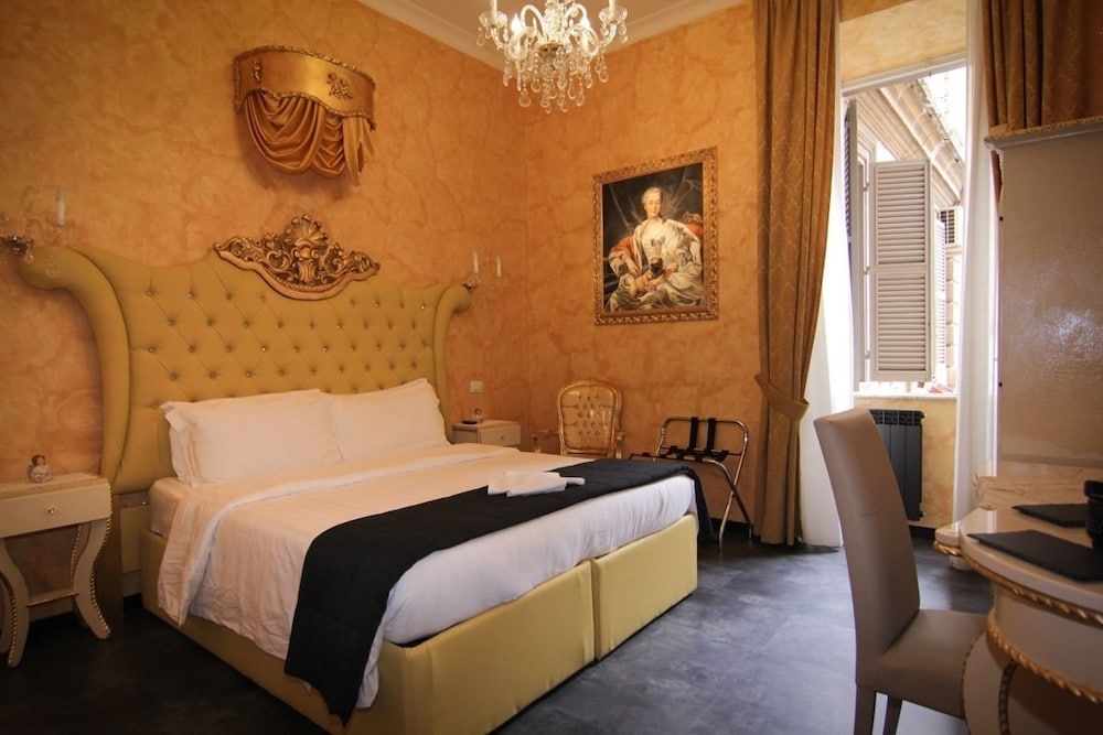 Pope's Suites Junior Double Room (Rosso / Beige) 8