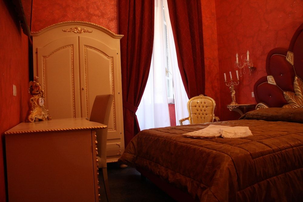 Pope's Suites Junior Double Room (Rosso / Beige) 22