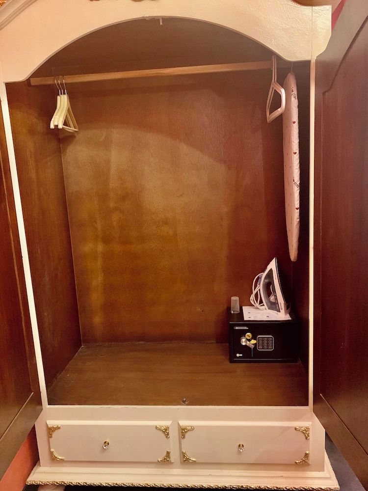 Pope's Suites Junior Double Room (Rosso / Beige) 36