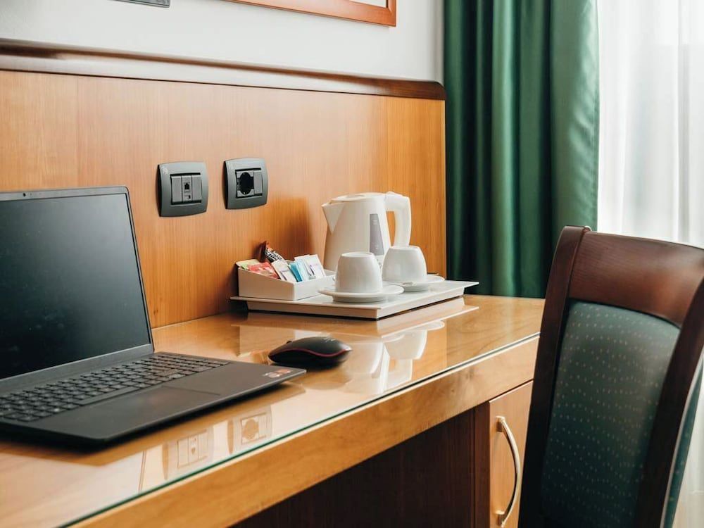 Rivoli Hotel Premium Triple Room 4