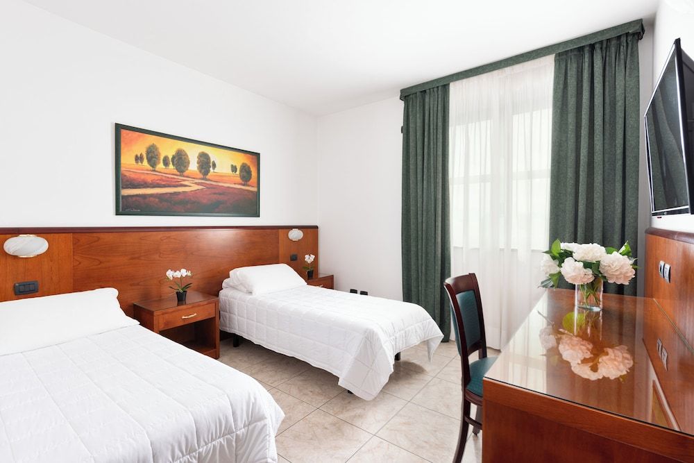 Rivoli Hotel Comfort Triple Room 3