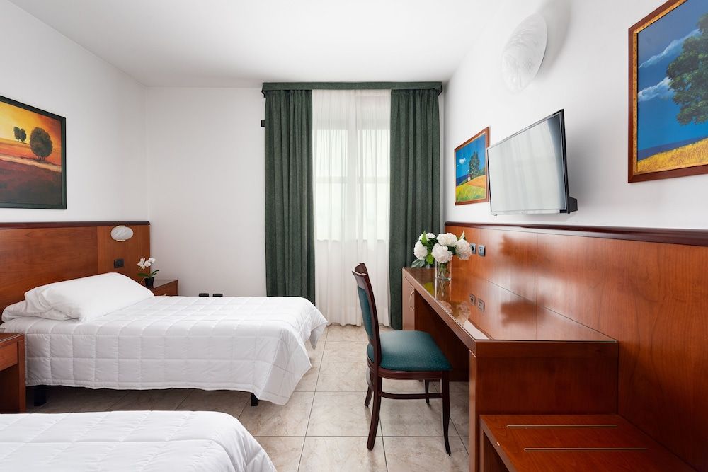 Rivoli Hotel Classic Double Room 3