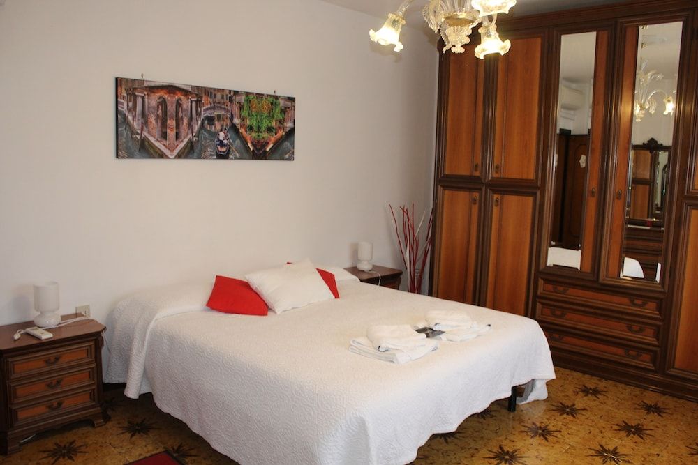 Basic Double Room, Shared Bathroom