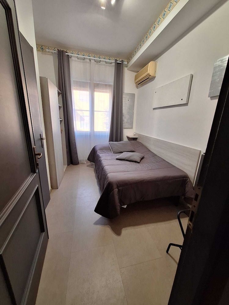 Tarchon Luxury B&B Junior Single Room, 1 Bedroom, Private Bathroom, Garden View 4