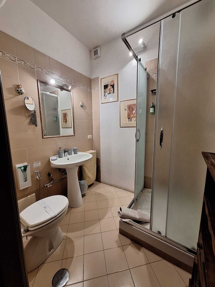 Tarchon Luxury B&B Deluxe Triple Room, 1 Bedroom, Private Bathroom, Garden Area 5