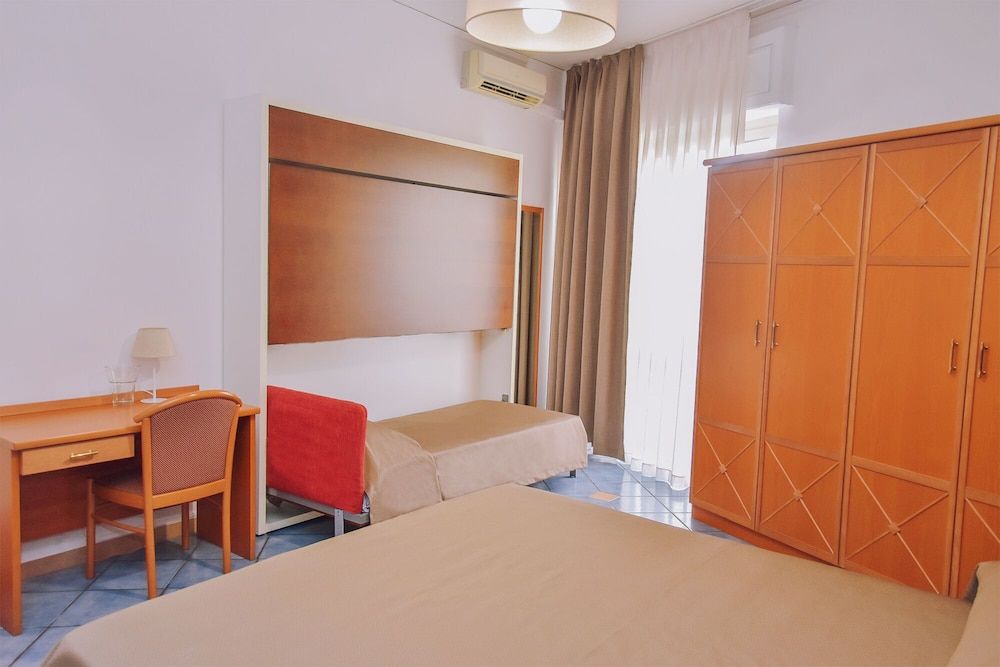 Hotel Piccolo Sogno Triple Room (with internal private bathroom) 11