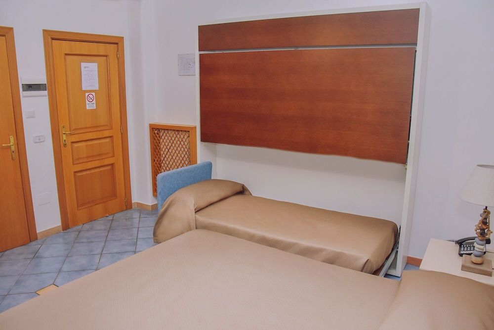 Hotel Piccolo Sogno Triple Room (with internal private bathroom) 13