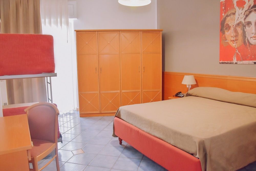 Hotel Piccolo Sogno Quadruple Room (with internal private bathroom) 3