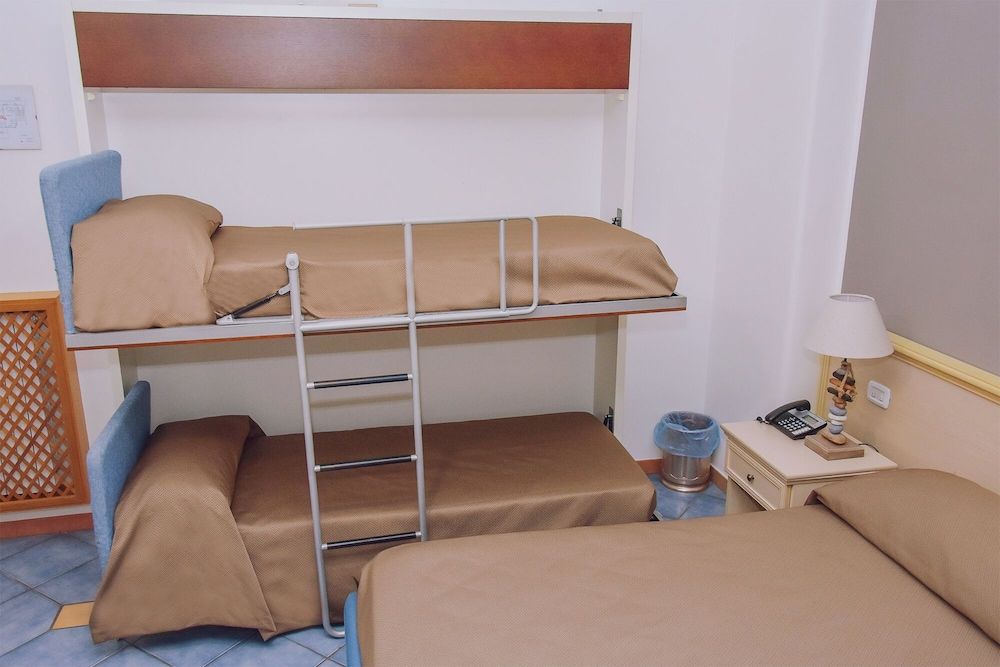 Hotel Piccolo Sogno Quadruple Room (with internal private bathroom) 4