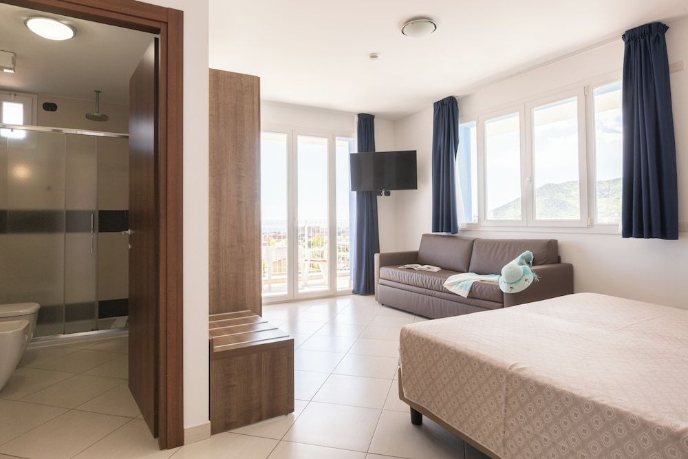 Deluxe Quadruple Room