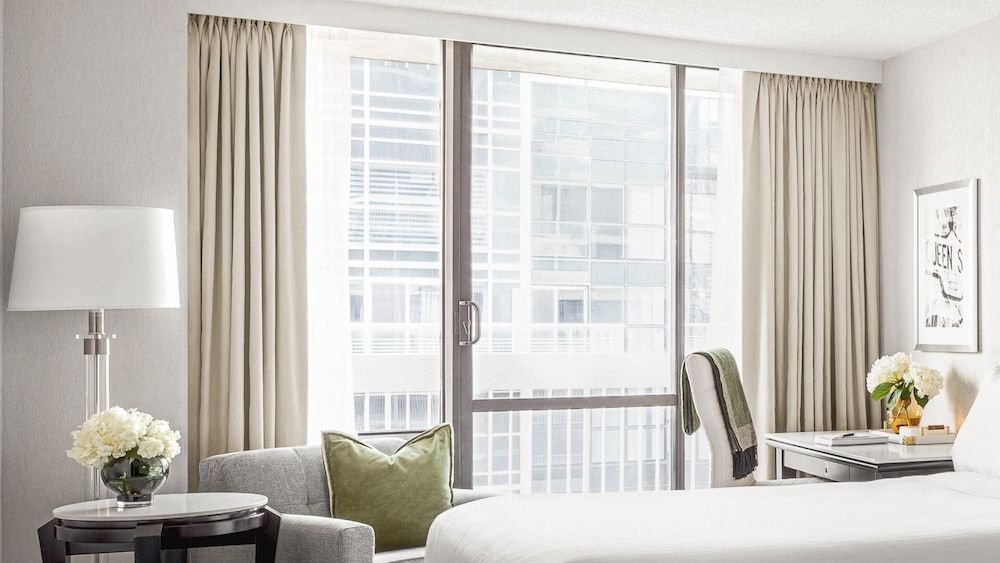 undefined Chelsea Hotel, Toronto 8