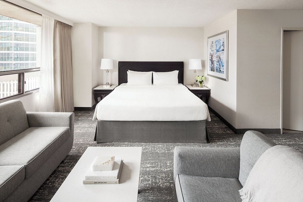 undefined Chelsea Hotel, Toronto