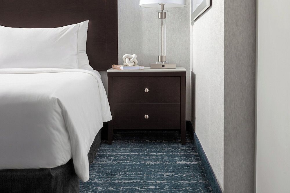 undefined Chelsea Hotel, Toronto 5