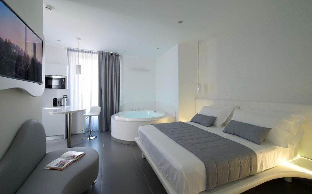 Gatto Bianco Mia Aparthotel Studio, Jetted Tub
