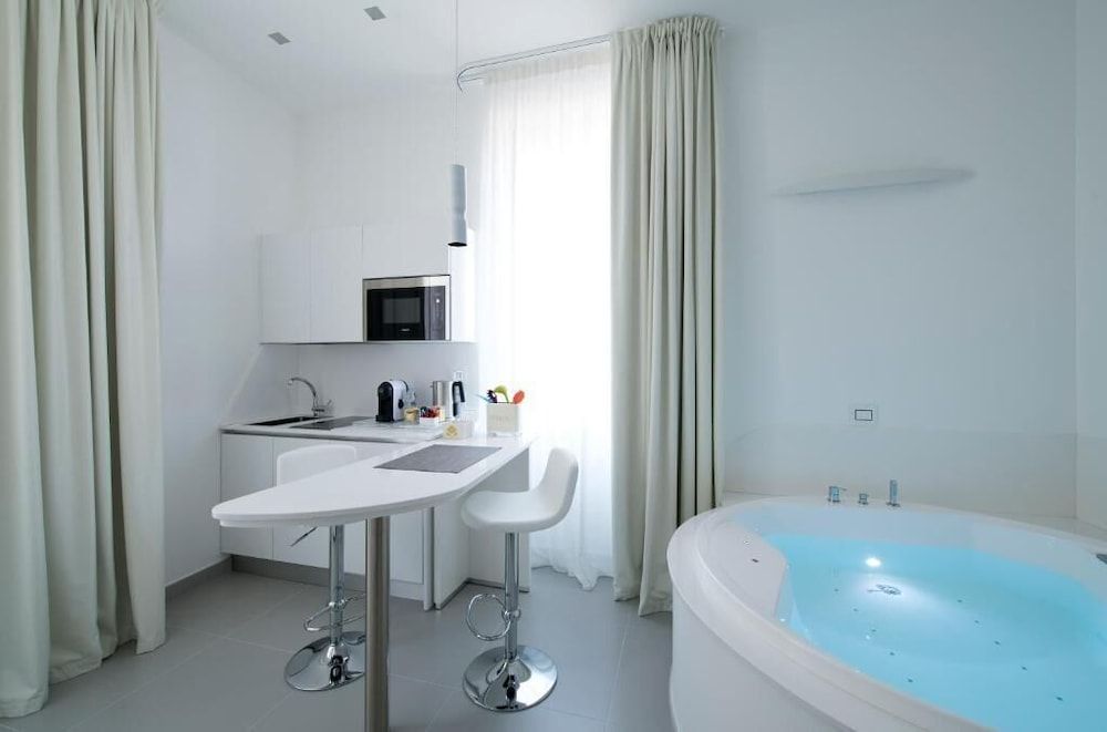 Gatto Bianco Mia Aparthotel Studio, Jetted Tub 6