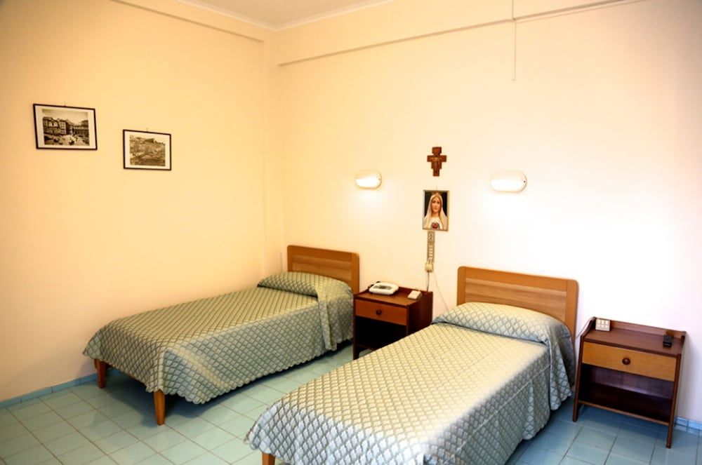 Istituto Piccole Ancelle di Cristo Re Double or Twin Room 3