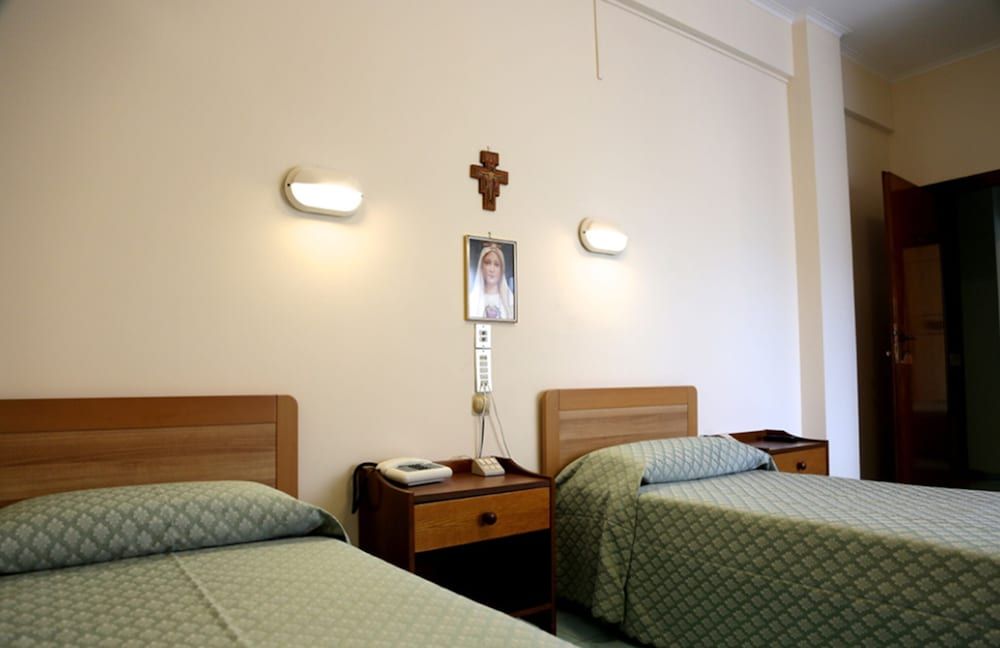 Istituto Piccole Ancelle di Cristo Re Double or Twin Room 4