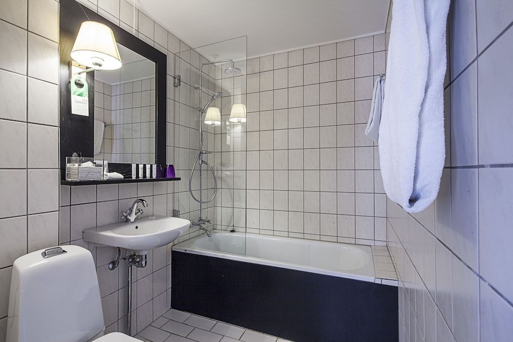 First Hotel Grand Odense Standard Room, 2 Twin Beds 4